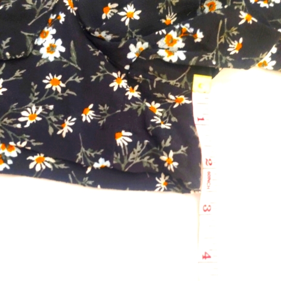 American Eagle High Waist Daisy Print Flowy Shorts Women's Size Medium - Picture 3 of 5